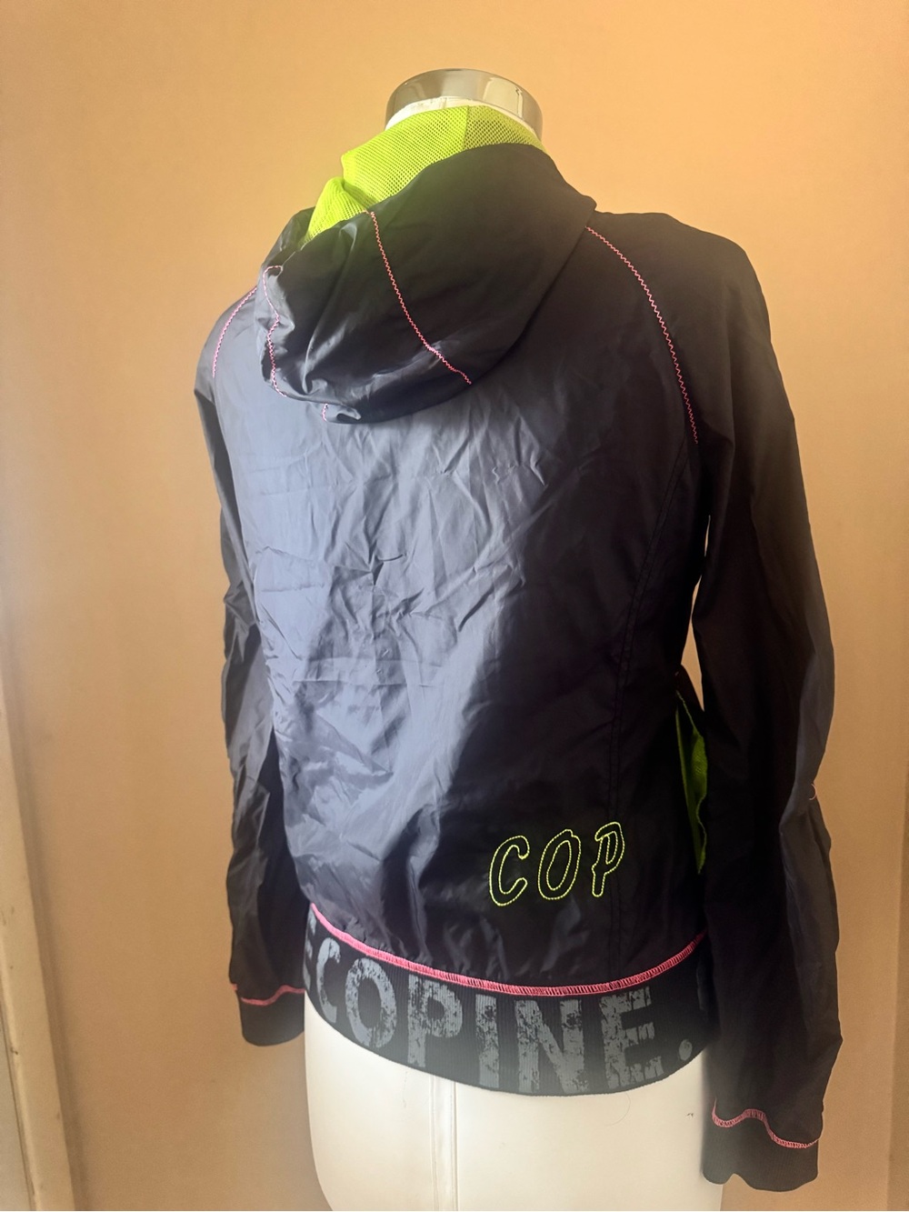 Vintage cop copine euro windbreaker